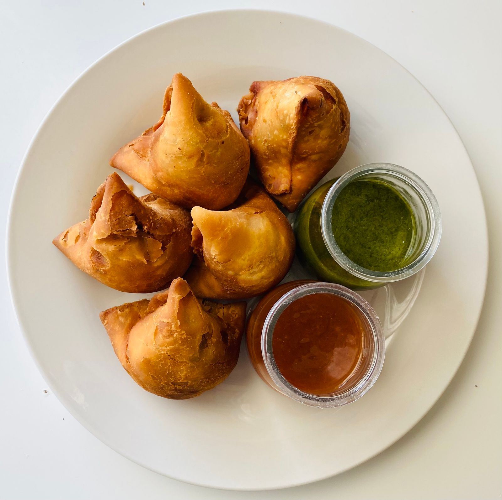 Samosas with green and tamarind chutney
